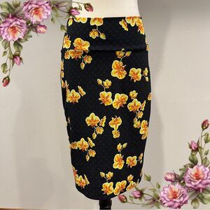 LuLaRoe Orchard Floral‎ pencil Skirt size medium